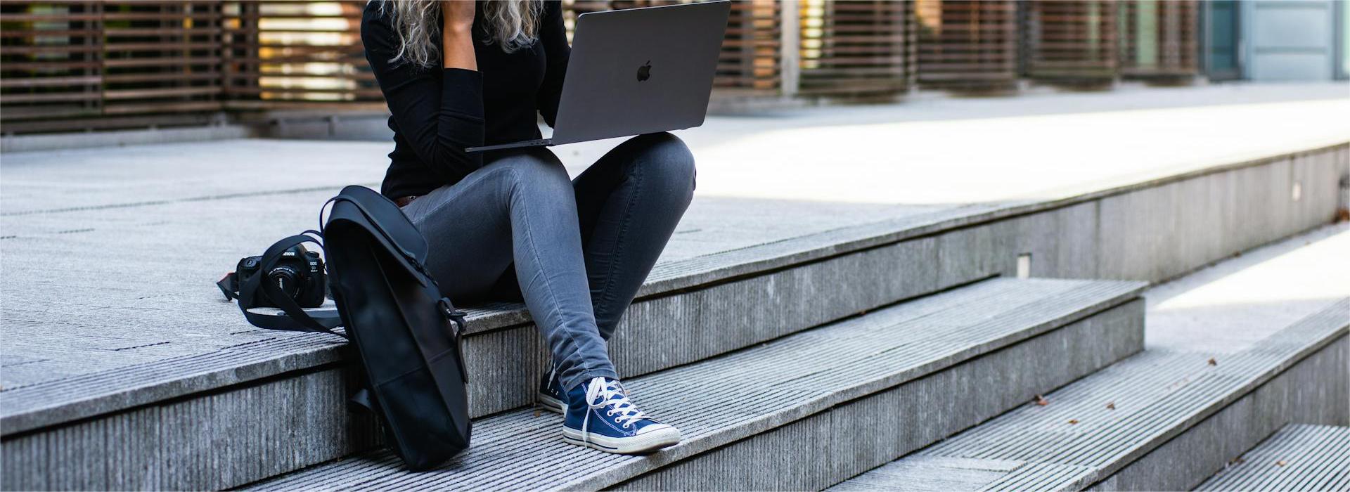 Samsonite Winkel -Samsonite Winkel pexels buro millennial 1438075